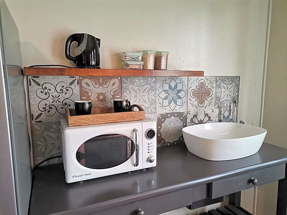 DR M BEAUTY LOUNGE AND GUEST HOUSE