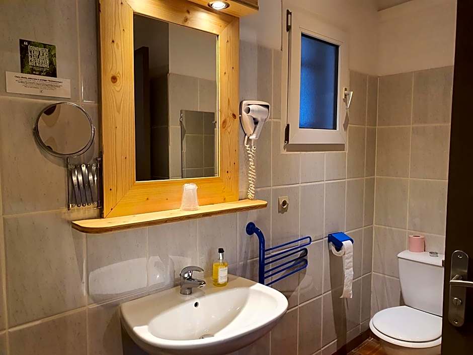 Logis Hôtel Restaurant L'Escarbille