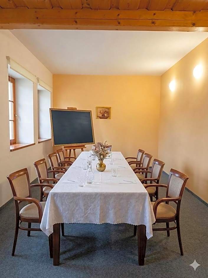 Hotelový a jezdecký areál Dvůr Krutěnice