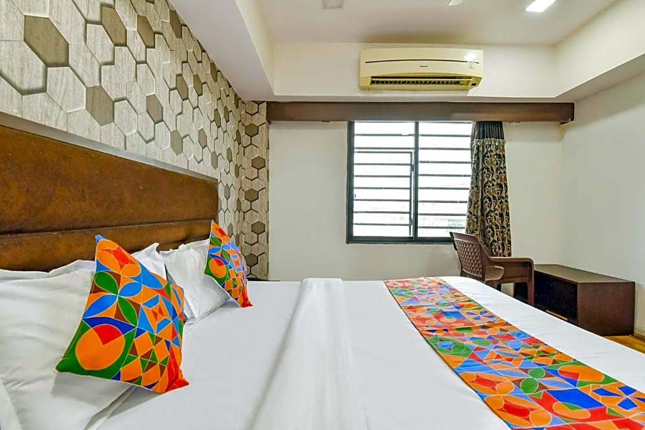 Super OYO Flagship 22477 Hotel Blue Moon