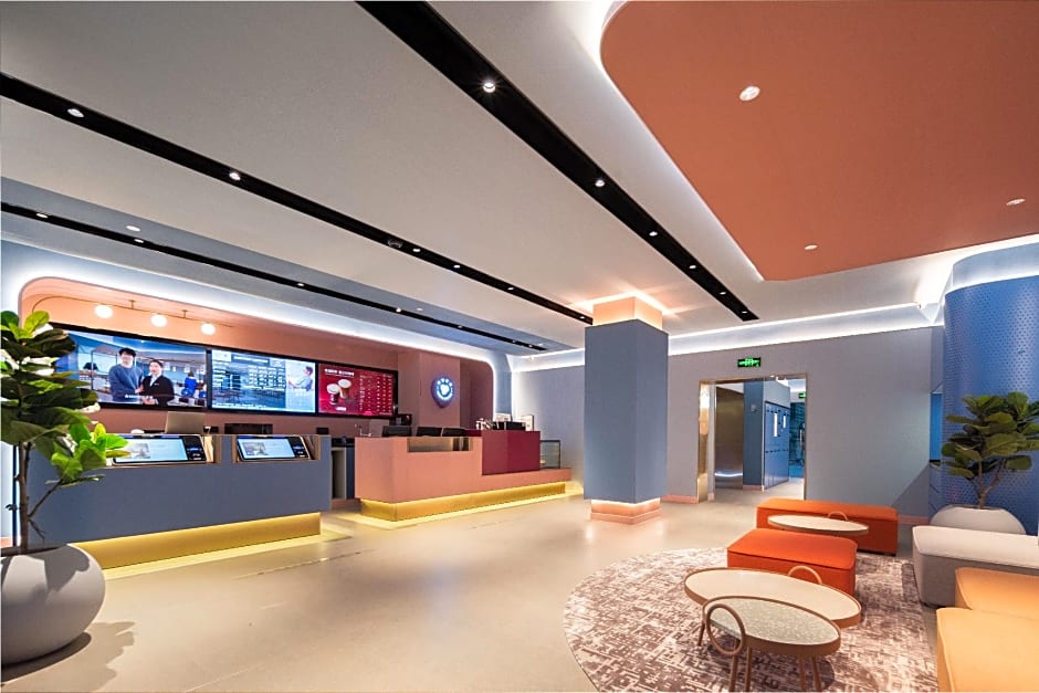 Hanting Hotel Wuhan Hongshan Square Metro Station