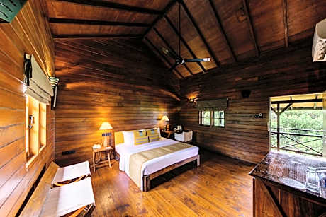 Beach Chalet King - 10% off Safari | Complimentary cocktail each if reserved during Stargazing experience