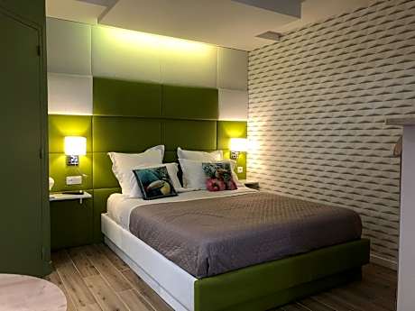Deluxe Double Room (2 Adults + 1 Child)