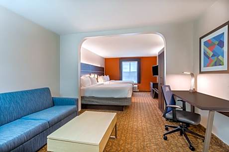 Queen Suite with Two Queen Beds