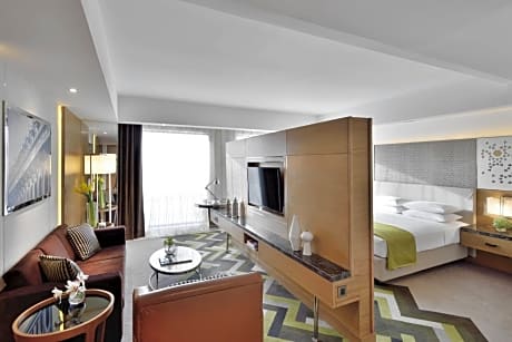 One-Bedroom Junior Suite with 15% discount on food, beverages, laundry, spa and one pint of beer per stay 