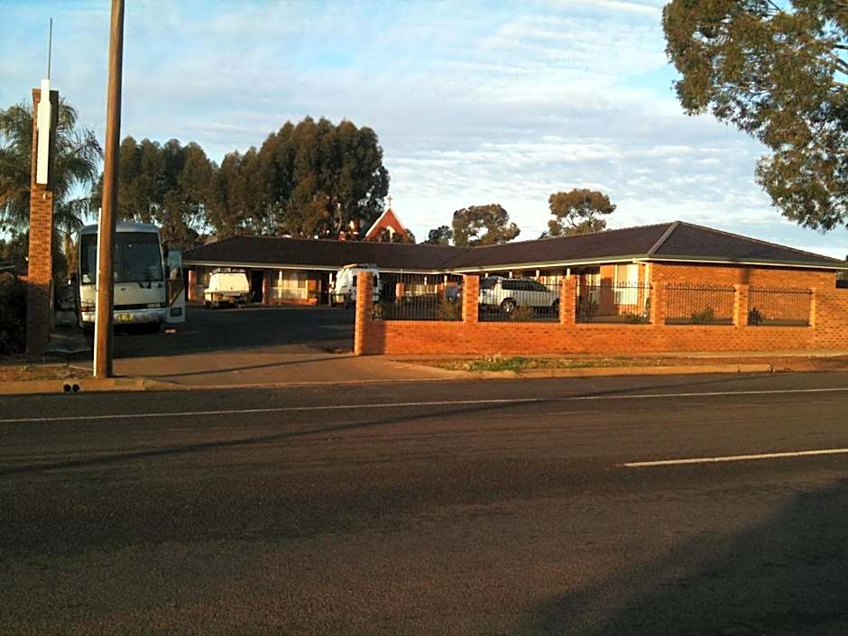 Cobar Town & Country Motor Inn