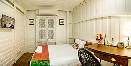 Single Room with Shared Bathroom