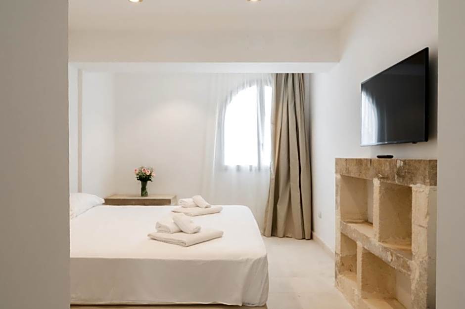 Photo 1 of 6 of Double Room