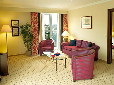 twin royal connecting suite