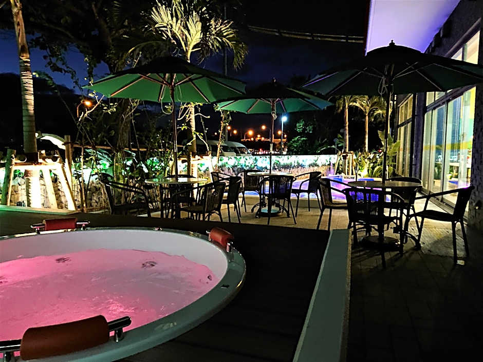 Green Rich Hotel Okinawa Nago (Artificial hot spring Futamata Yunohana)