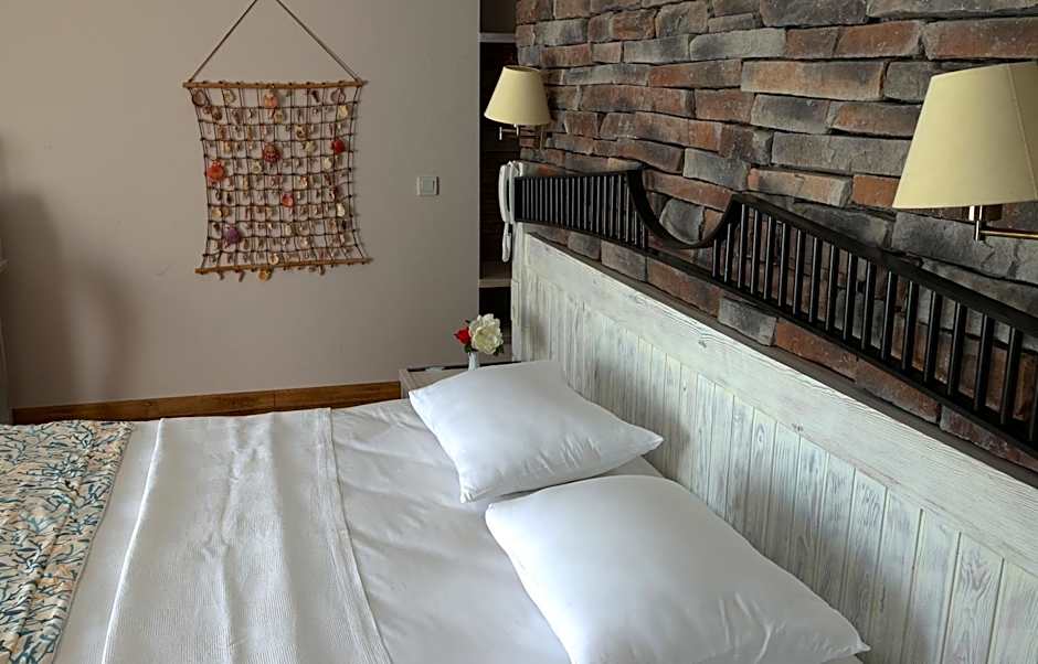 Dedeminn Marina Hotel