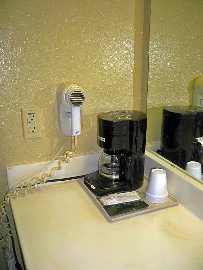 Scottish Inn and Suites Beaumont