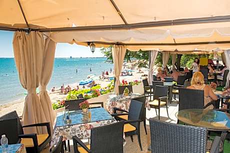 Iris Beach Hotel