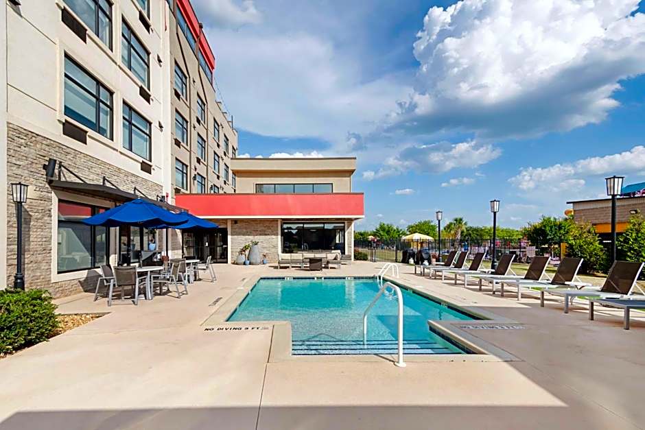 Best Western Plus Executive Residency Rigby's Water World Hotel