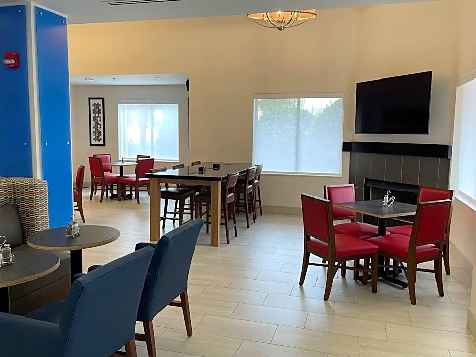 Holiday Inn Express Hotel & Suites Bluffton at Hilton Head Area By IHG