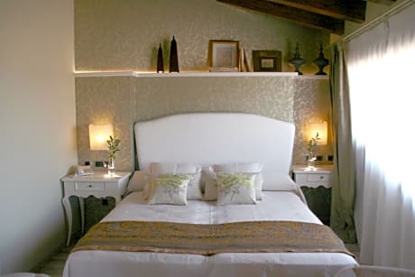 Superior Twin or Double Room with Terrace and Castle View 