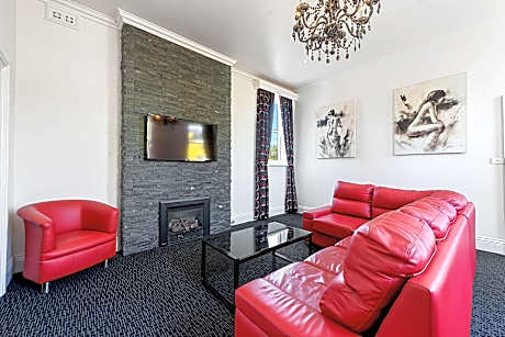 King Penthouse with Sofa Bed - Non-Smoking