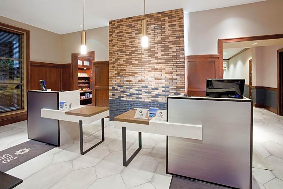 Sheraton St. Paul Woodbury Hotel