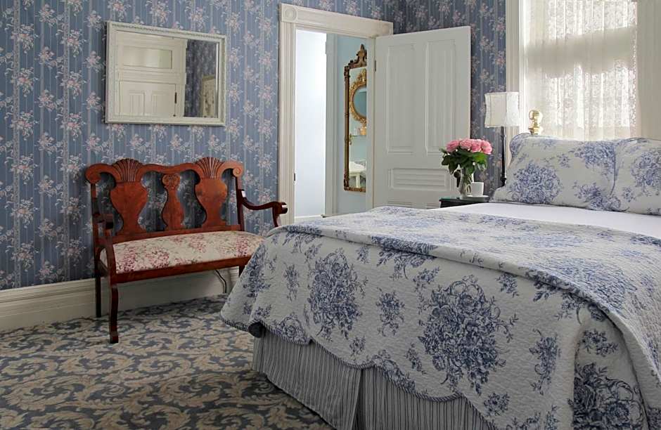 2 Bedroom 1 Queen Bed Suite — 5 fotoğraftan 1. fotoğraf