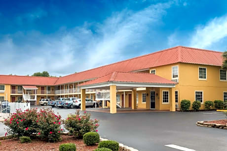 Days Inn by Wyndham Barnwell