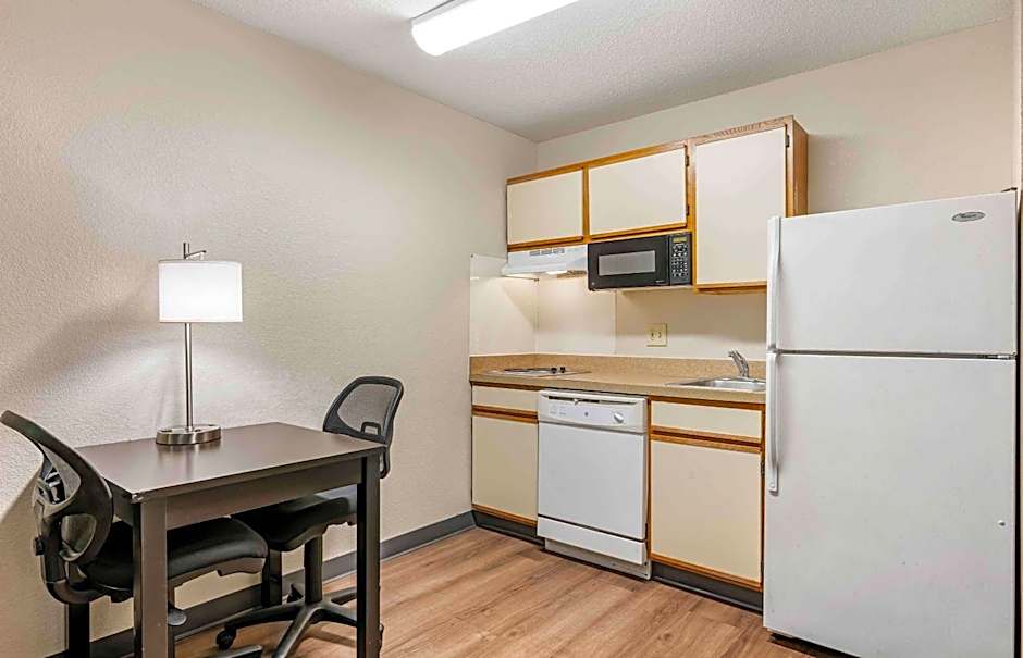 Extended Stay America Suites - Cincinnati - Blue Ash - Reed Hartman