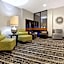 La Quinta Inn & Suites by Wyndham Detroit Metro Airport