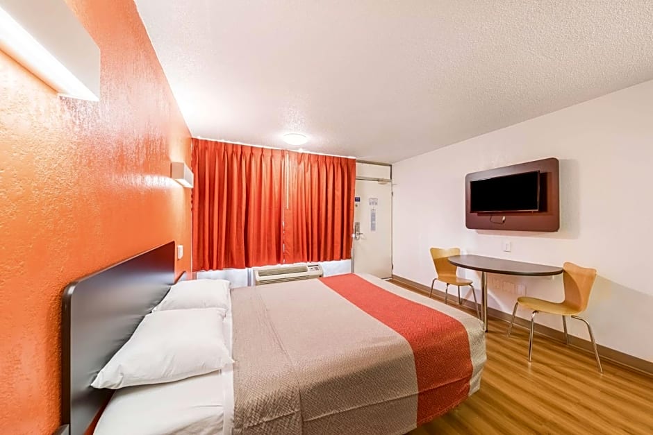 Motel 6-Oklahoma City, OK - Bricktown