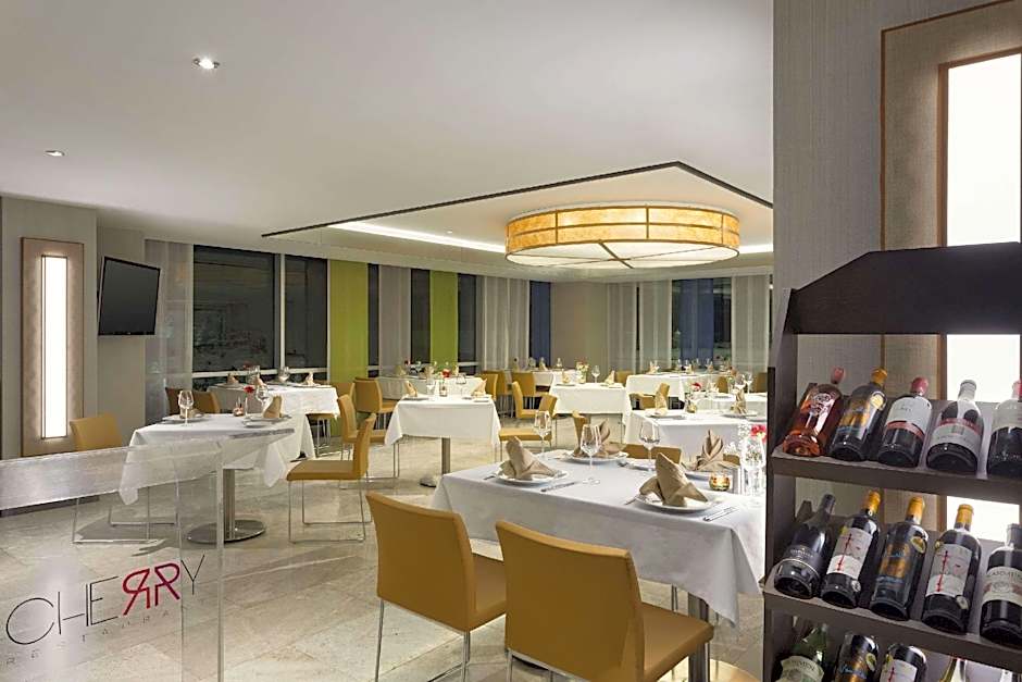 Ramada Hotel & Suites by Wyndham Izmir Kemalpasa