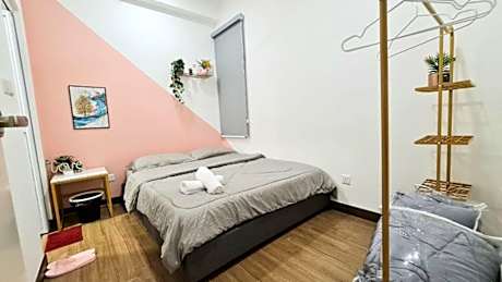 Apartment with Pool View