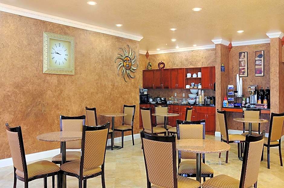 Days Inn & Suites by Wyndham McAlester