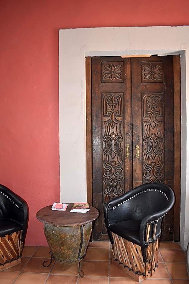 HOTEL ANA CATALINA & SUITES