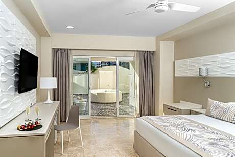 Junior Suite Jacuzzi King