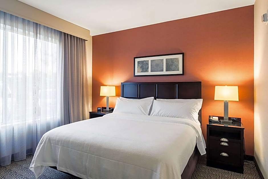 Embassy Suites By Hilton Elizabeth-Newark Airport