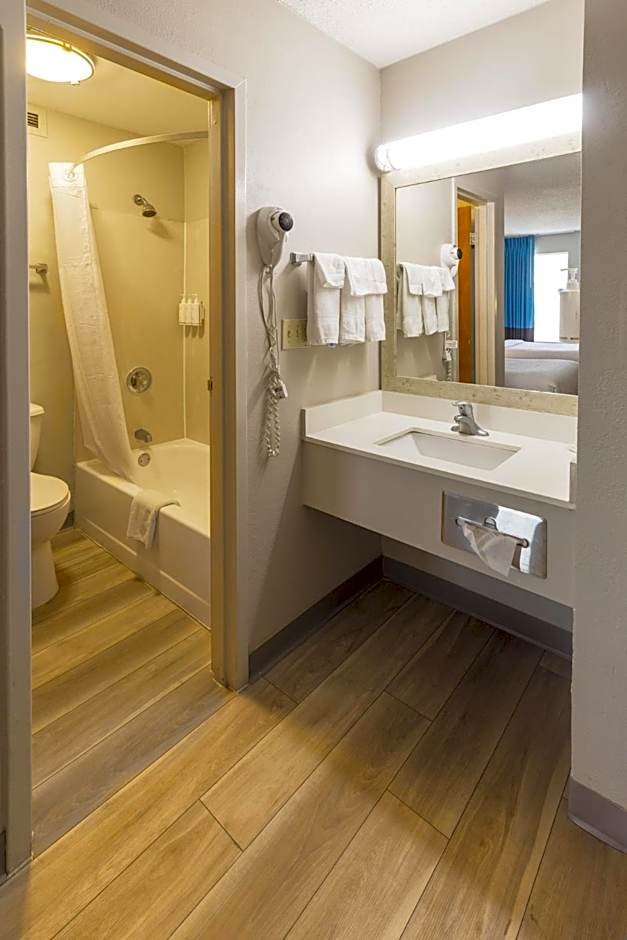 Days Inn by Wyndham Florence Cincinnati Area