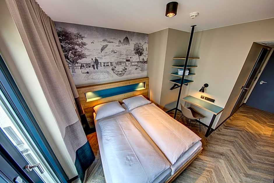 Schulz Hotel Berlin Wall at the East Side Gallery