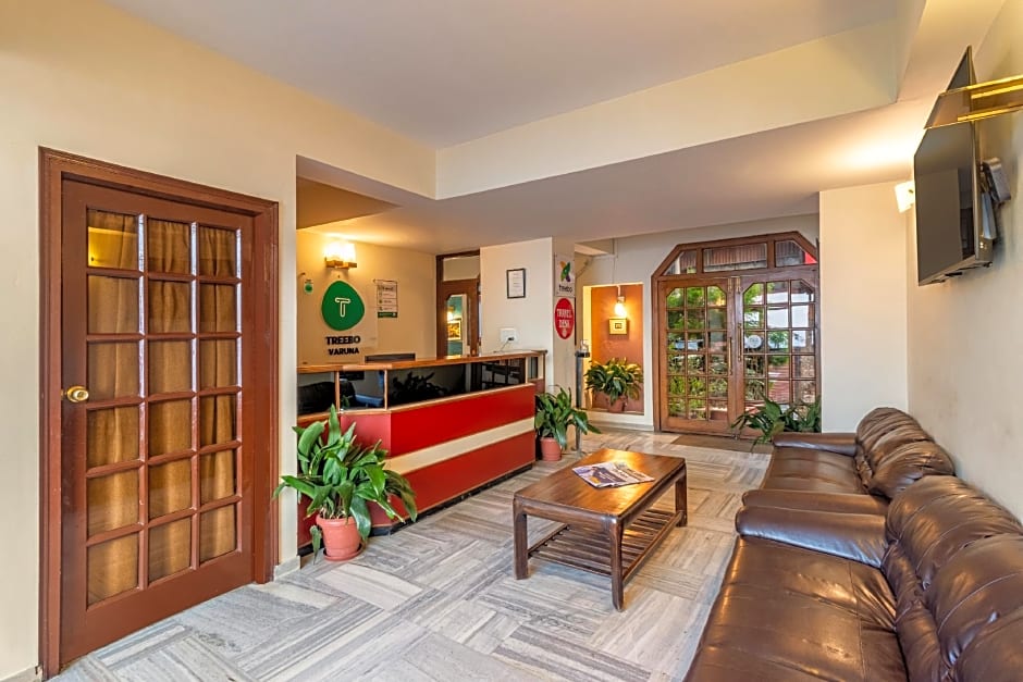 Treebo Varuna With Mountain View