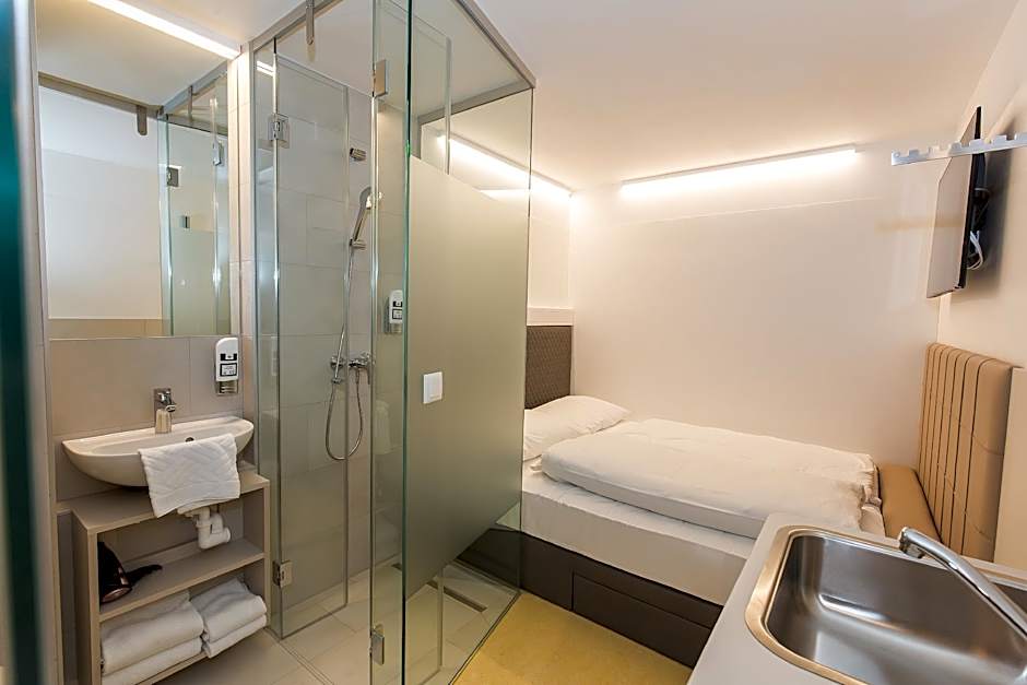 Smart Nano Living - Wien Hauptbahnhof - self check-in