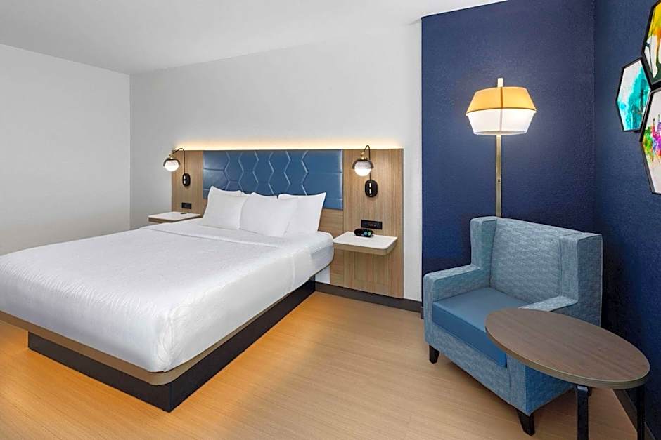 La Quinta Inn & Suites by Wyndham San Antonio Northwest