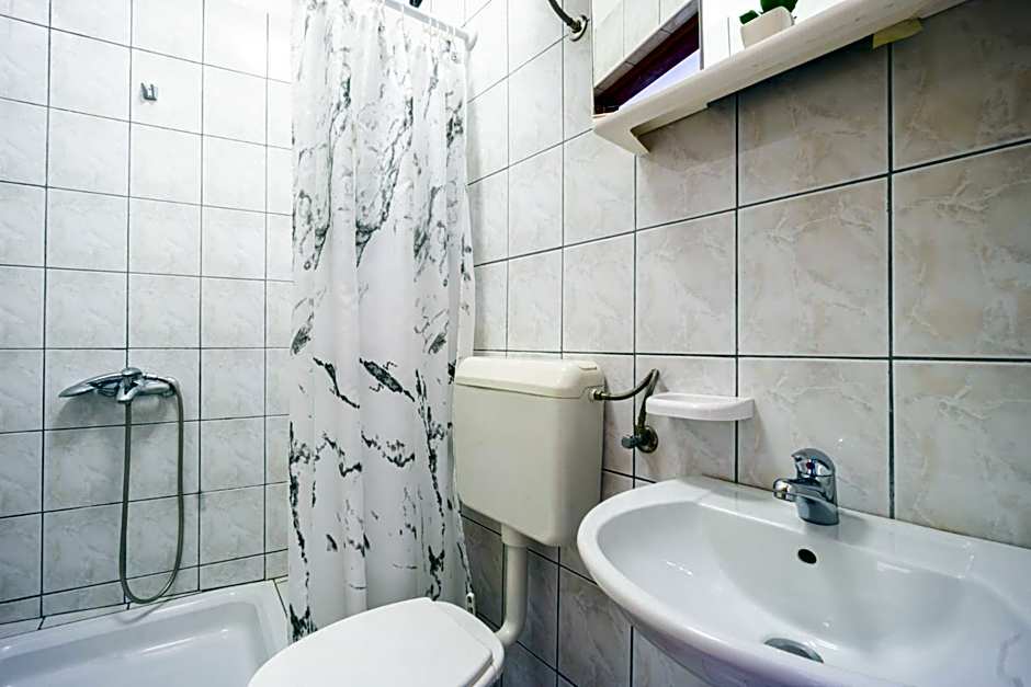 Apartment and Room Bacic