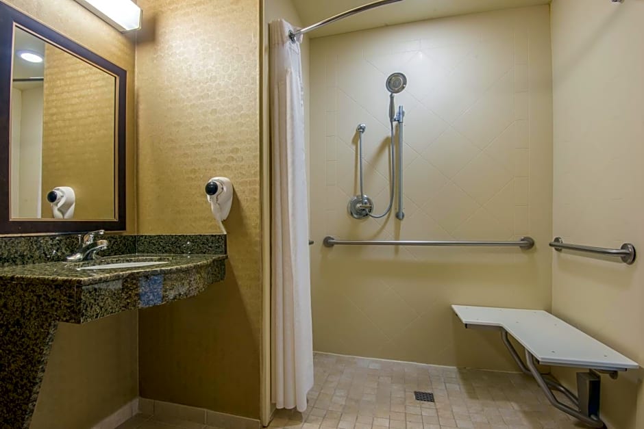Holiday Inn Express & Suites Clovis By IHG