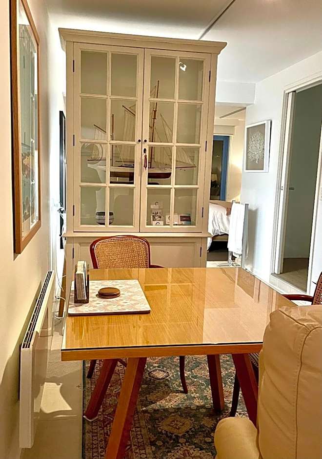 Edge17 Waterfront Apartment, plus Cottage with Garden View - Port Fairy