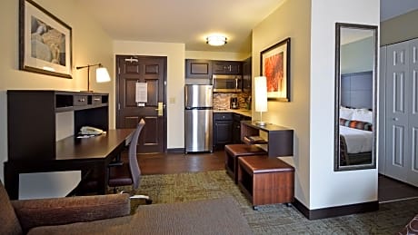 Studio Suite 1 Queen Bed Non-Smoking