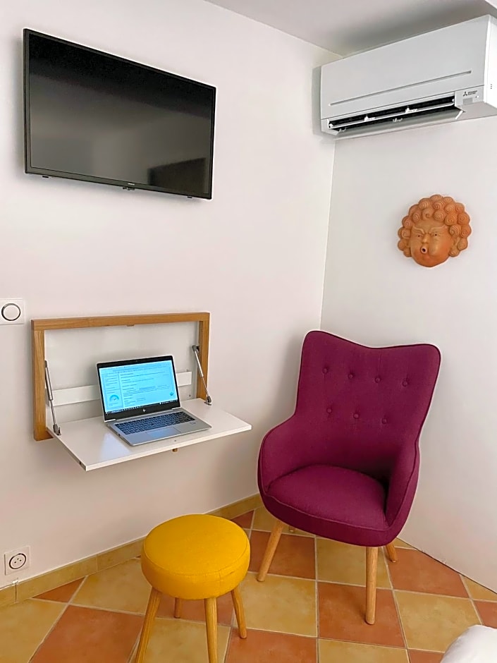 PILA & BED Montpellier Centre Corum Comédie - Chambre calme climatisée - Quiet air-conditioned room
