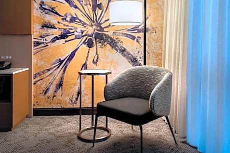 Double Room - M Club Lounge Access/Mobility/Hearing Accessible with Tub