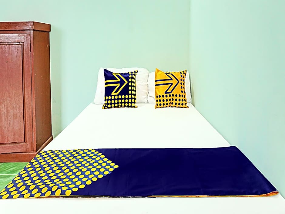 OYO Life 92222 Sahabat Kost Syariah Pacitan