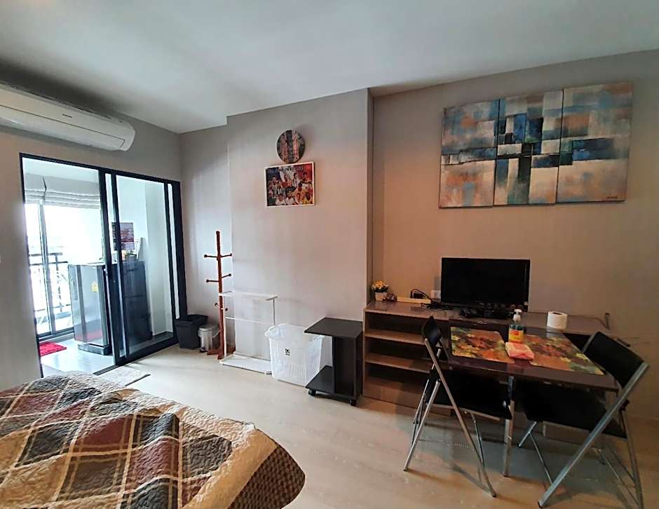 New condominium on Sukhumvit Road "Pu Chao" Bts station