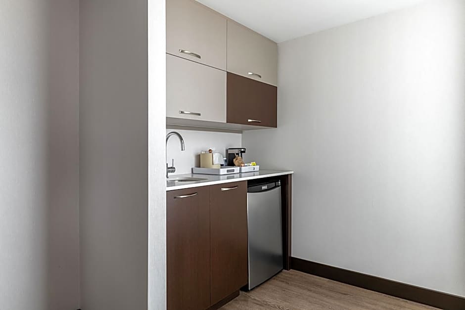 Four Points by Sheraton Levis