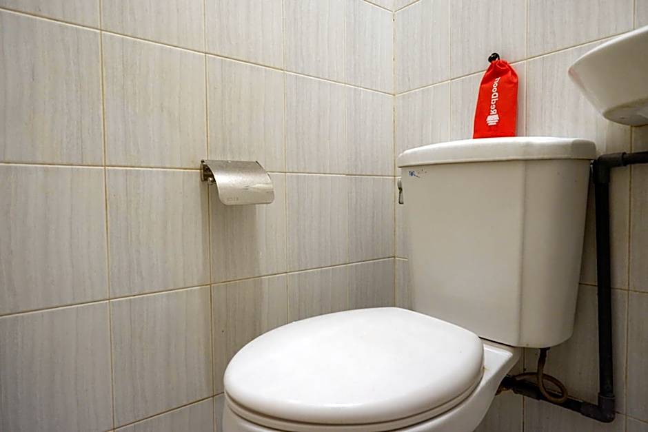 RedDoorz near Stasiun Tawang Semarang