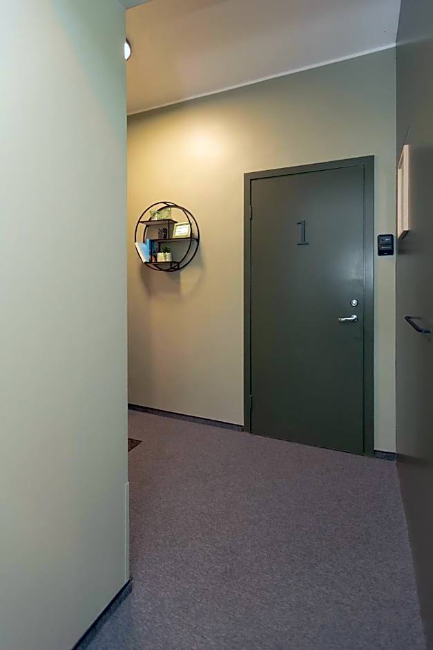 Happy Inn Rooms & Suites
