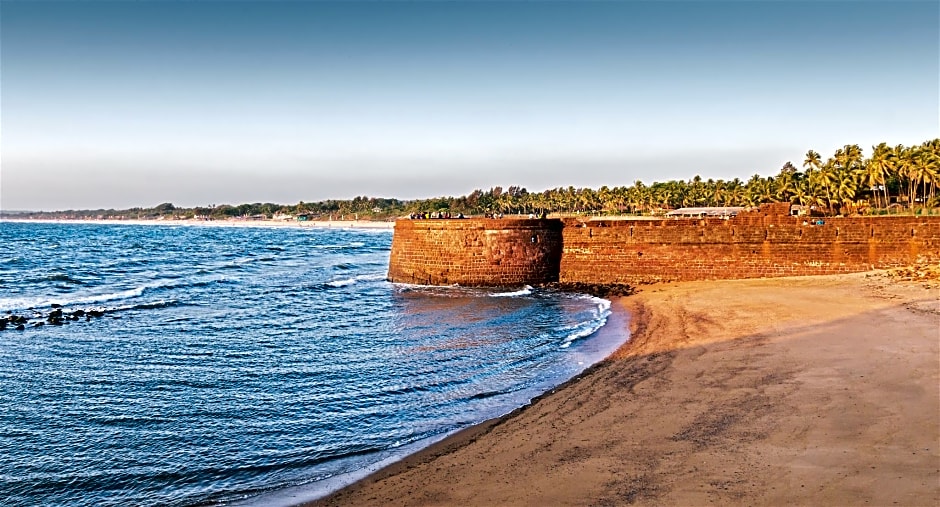 FabHotel Royal Mirage With Pool & GYM - Nr. Candolim Beach